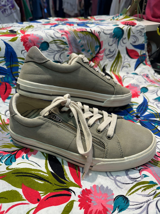 Taos Shoe Size 9.5 Shoes