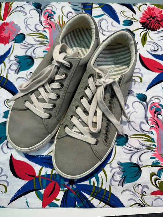 Taos Shoe Size 9.5 Shoes